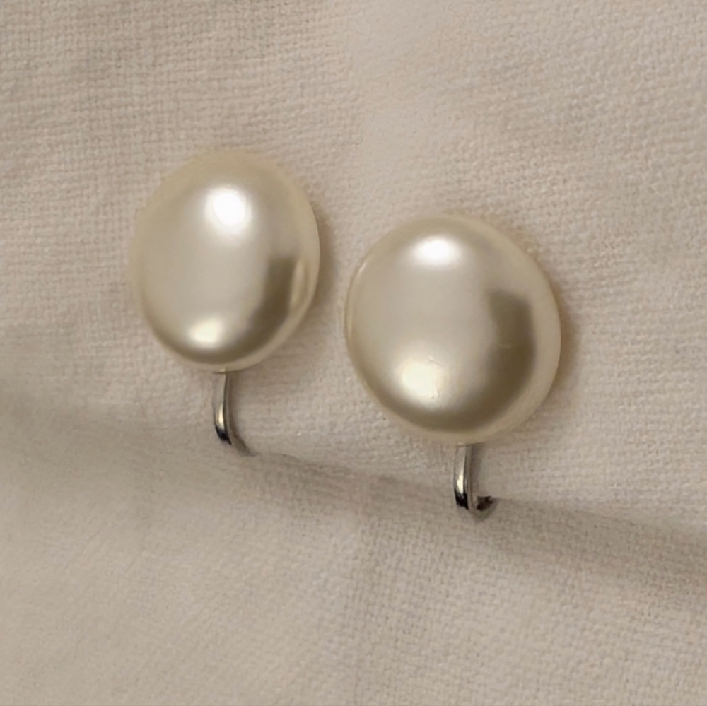 TRUE VINTAGE Pearl Earrings Dome 1950 Retro Lusterous Gorgeous Retro